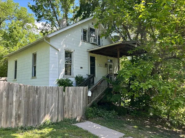 740 E 9th St, Davenport, IA 52803