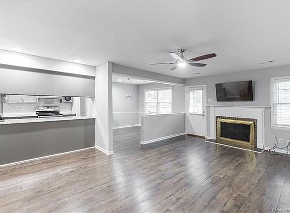 3rd image of 110 Foxwood Village Dr