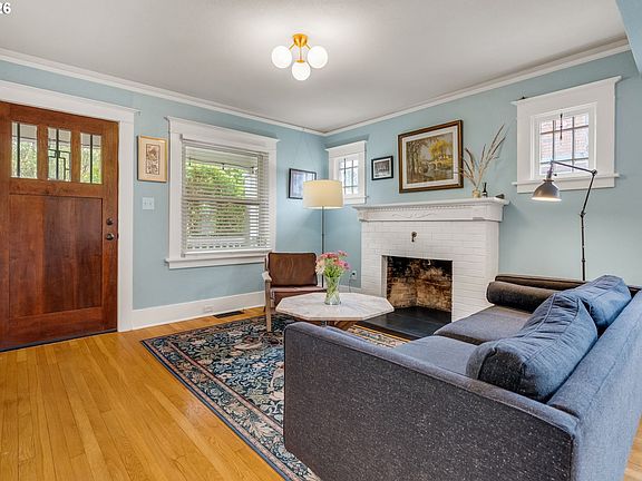 4th image of 4063 SE Taylor St