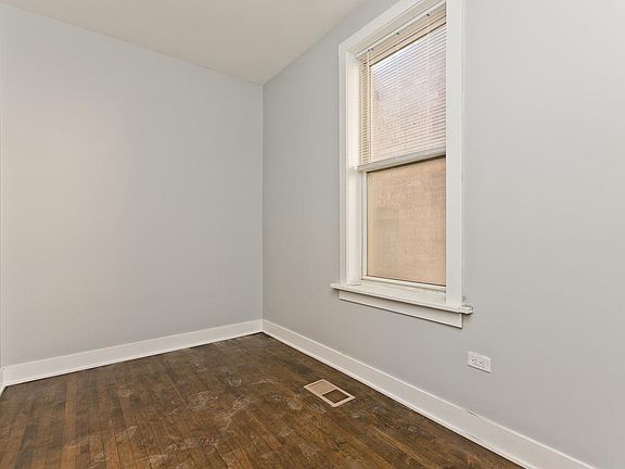 4th image of 1926 N Wilmot Ave #3F