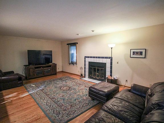 5th image of 9294 Eton Ct