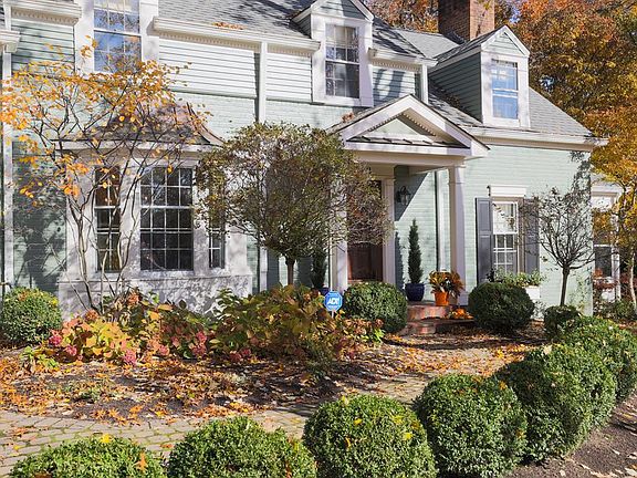 3rd image of 512 Larchmont Dr
