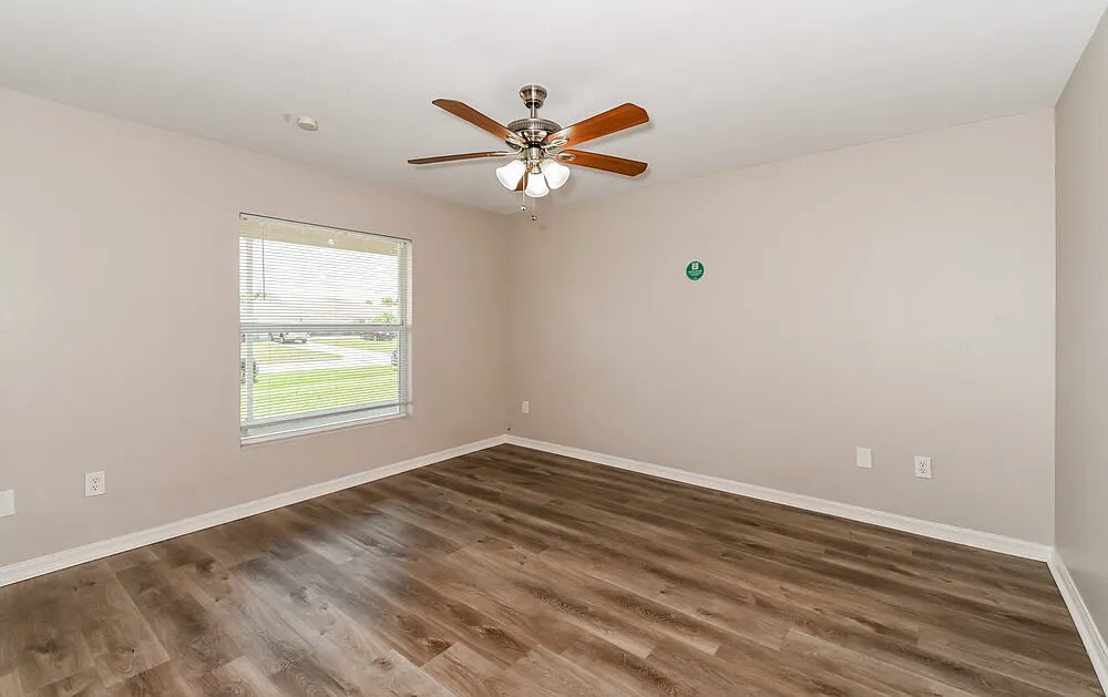 3 bed, 2.0 bath, 1181 sqft, $2,310 — Photo 4