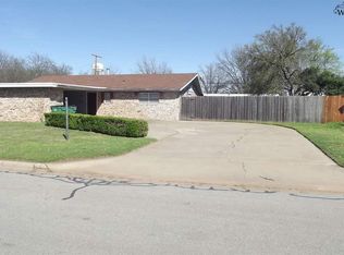 1007 Jan Lee Dr, Burkburnett, TX 76354