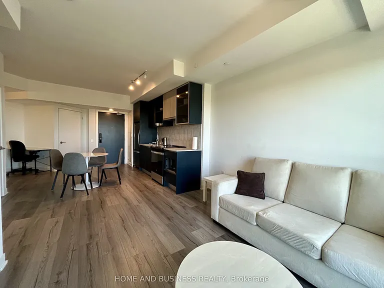 395 Dundas St W #816 — Photo 10