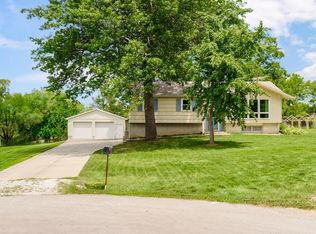 1310 N Leeview Cir, Olathe, KS 66061