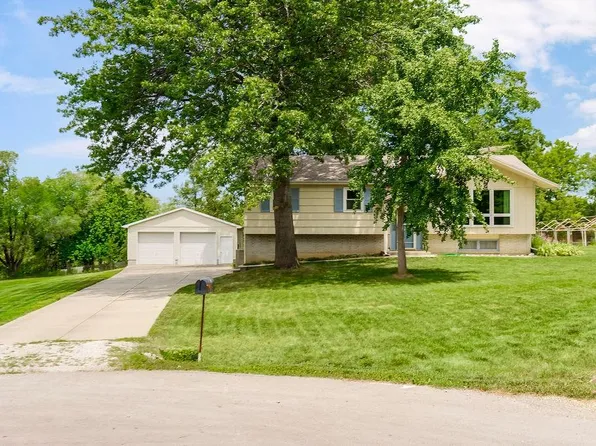 1310 N Leeview Cir, Olathe, KS 66061