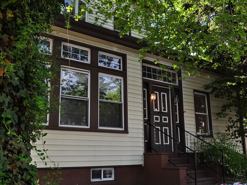2nd image of 525 527th Ave E