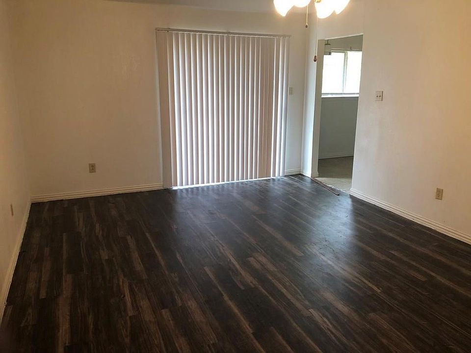 1st image of 105 Evelyn St