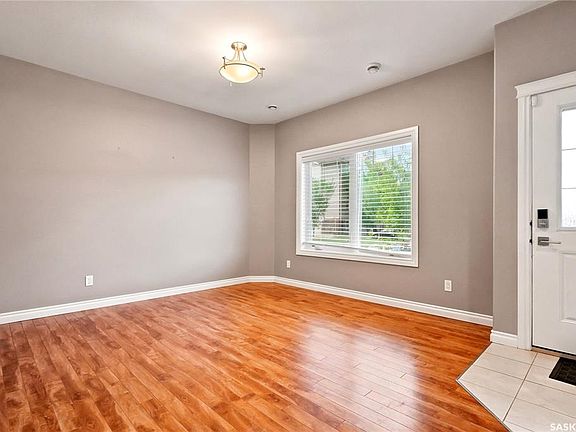 4th image of UNIT 220-212 Willis CRESCENT