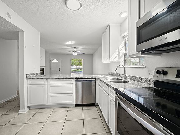 5th image of 12822 Hodges Ln #106