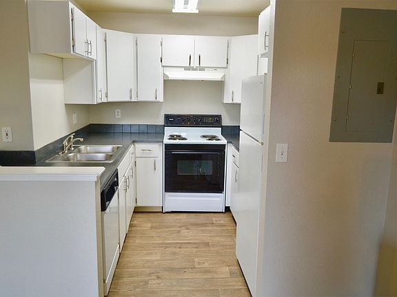 3rd image of 1715 28th St APT B