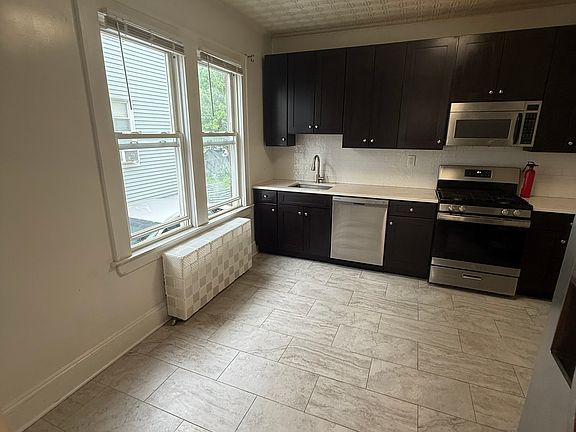 3rd image of 227 Speer Ave #1L