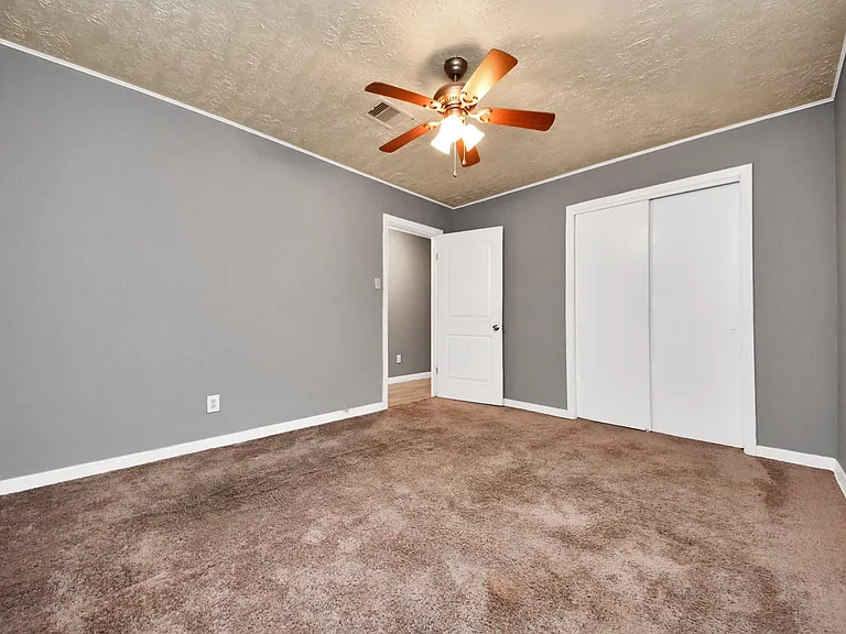 3214 Tuam St — Photo 33
