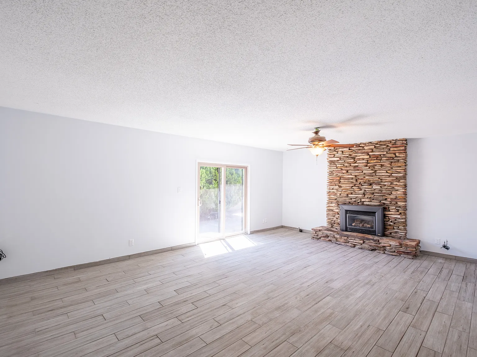 3 bed, 1722 sqft, $2,700 — Photo 4