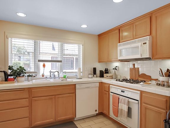 5th image of 1434 Laguna St #B