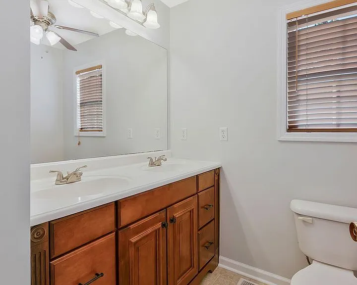 4857 Torbay Dr — Photo 21