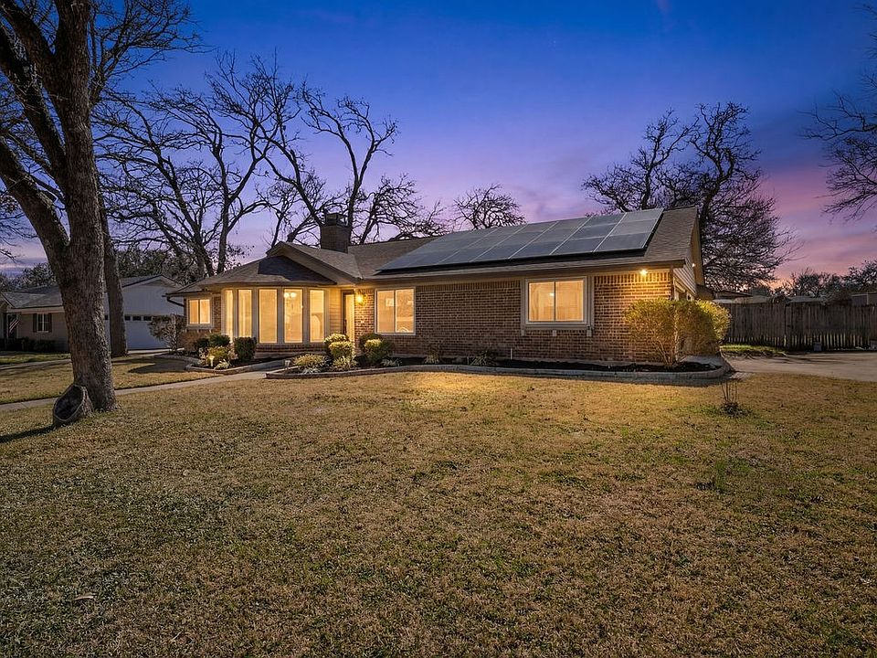 1st image of 203 Oak Forest Trl