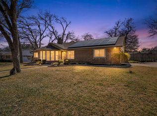 203 Oak Forest Trl, Euless, TX 76039