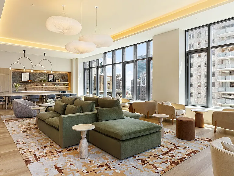 255 E 39th St #Penthouse 2D — Photo 7