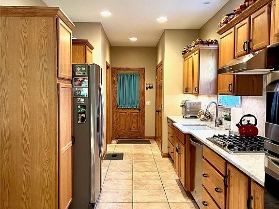 3rd image of 242 Palmer Cir