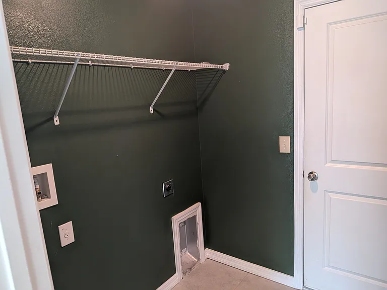 446 Argyll Dr — Photo 21