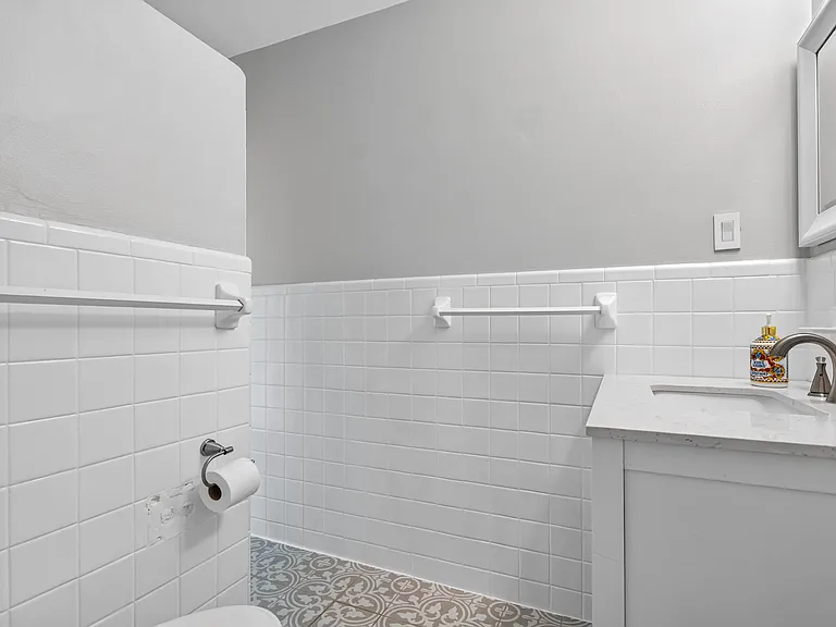 1521 San Roy Dr — Photo 20