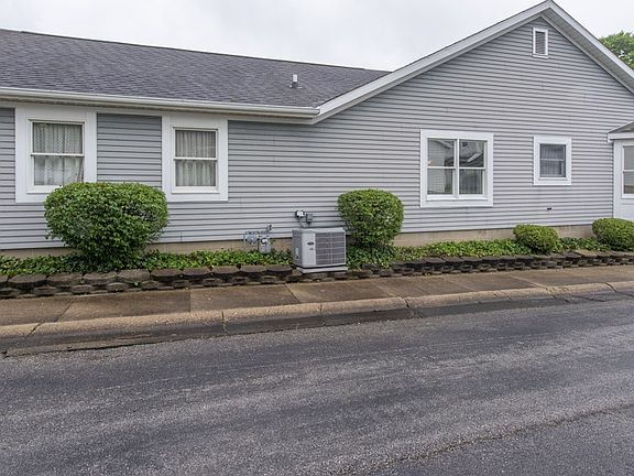4th image of 1812 Twin Oaks Ln