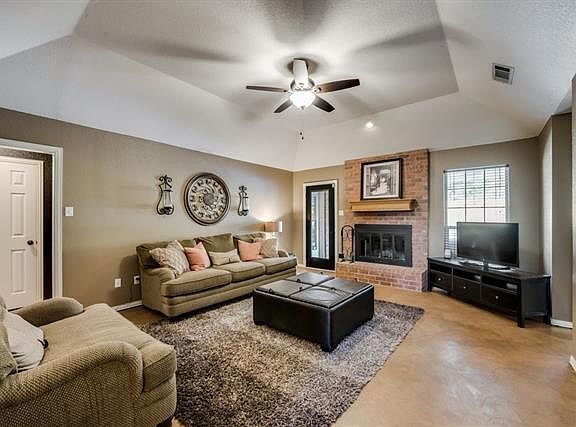 3rd image of 808 Twin Creek Dr
