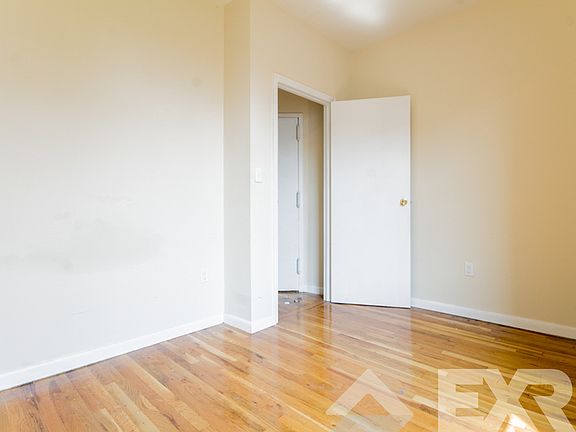 3rd image of 390 Manhattan Ave APT 5