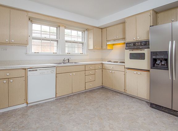 4th image of 9729 Warren Ave
