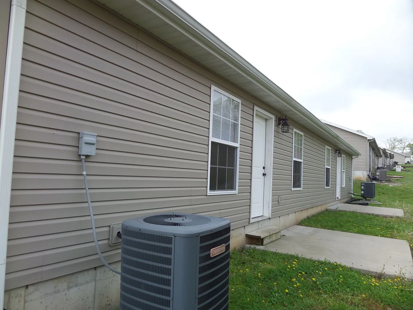 192 Lyle Curtis — Photo 2