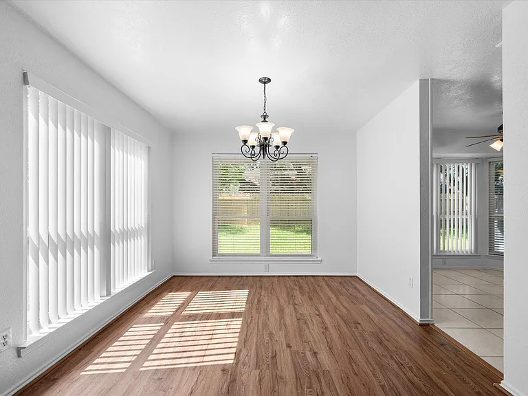 16311 Salinas Ln — Photo 7