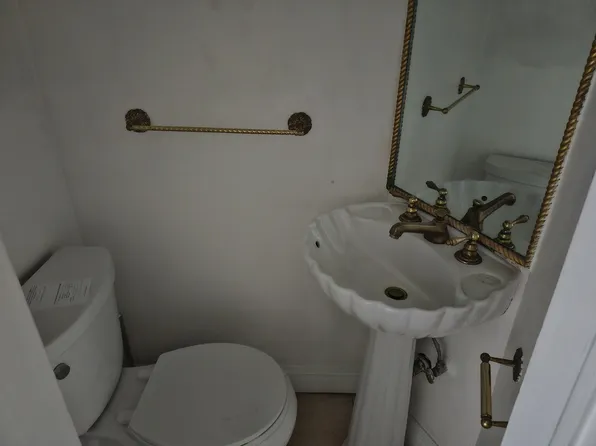 231 East 62nd Street image 8 of 25