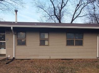 6800 SW Greencastle Dr, Topeka, KS 66619