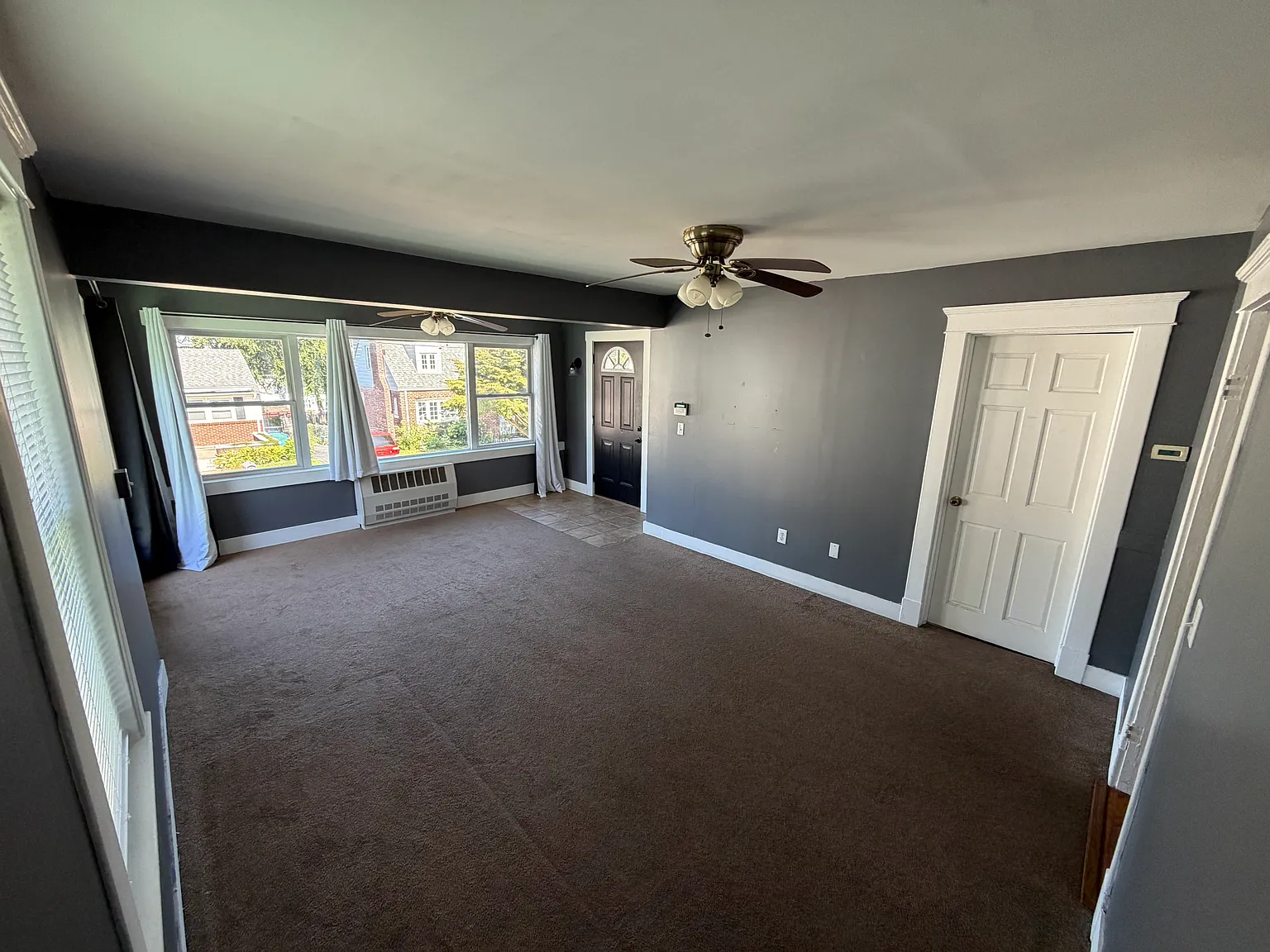 3 bed, 1000 sqft, $2,400 — Photo 3