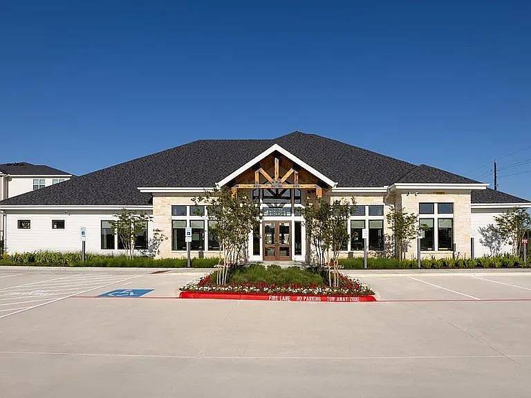 1st image of 1093 Fm Road 33