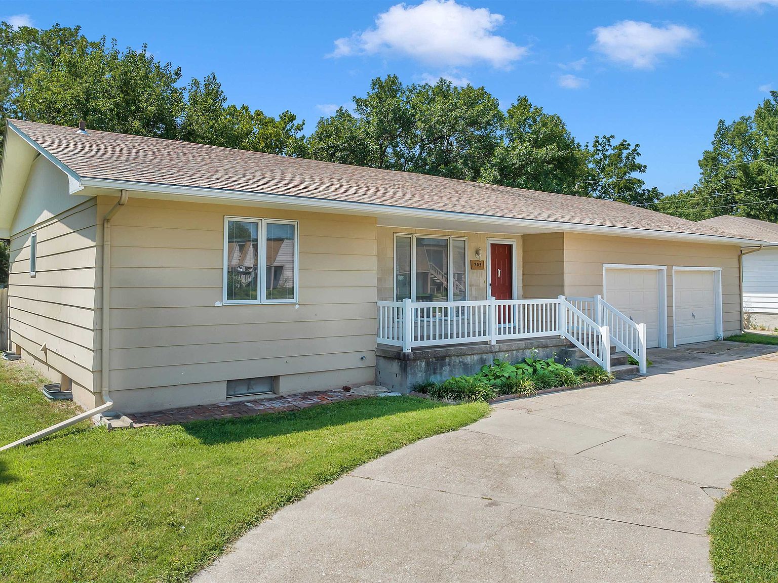 705 W 12th St, Newton, KS 67114 Zillow