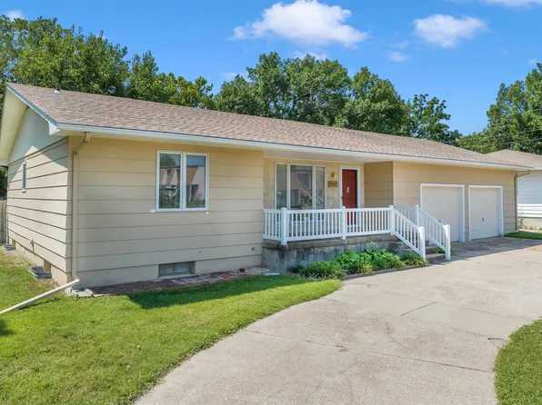 705 W 12th St, Newton, KS 67114