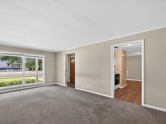 4th image of 3735 Highcrest Rd