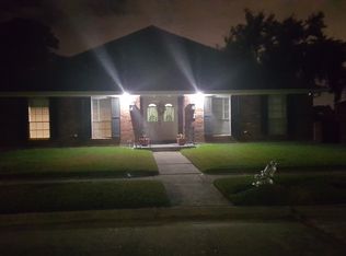 6924 Lake Willow Dr, New Orleans, LA 70126
