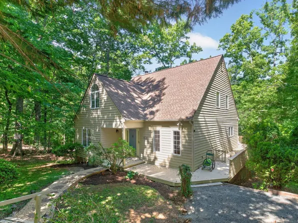 255 Homestead Ln, Charlottesville, VA 22902