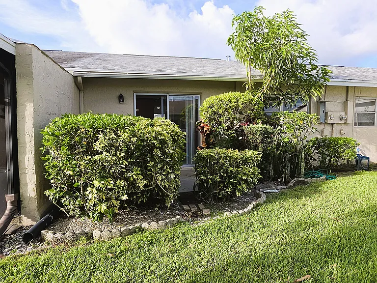 5445 Glenda St — Photo 10
