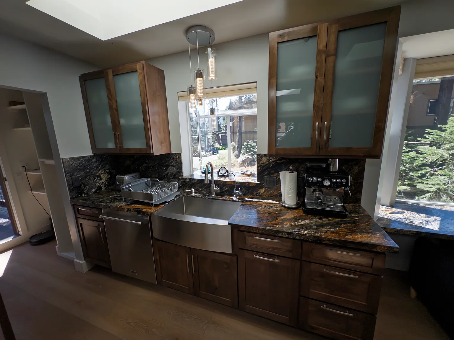 3 bed, 2.5 bath, 1600 sqft, $7,500 — Photo 4