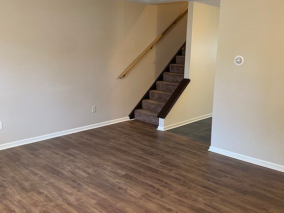 3rd image of 221 Fulton St