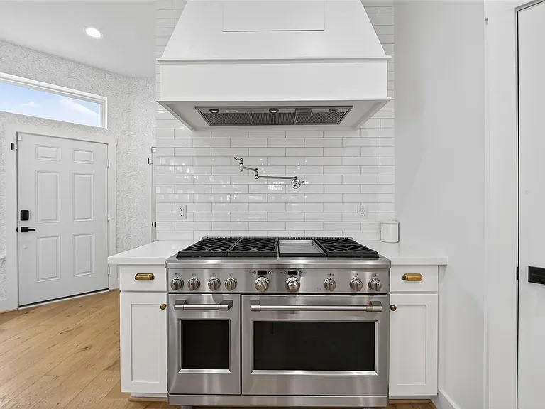 927 W 25th St #A — Photo 13