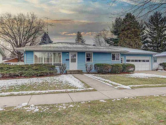2nd image of 1124 N Sumac Dr