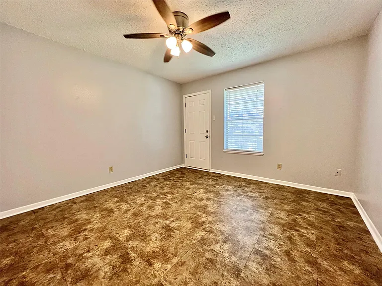 4023 Avenue Q 1/2 — Photo 28