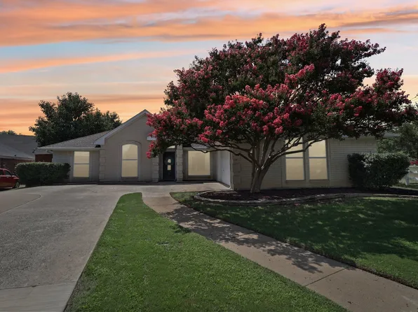 515 Steeplechase Trl, Kennedale, TX 76060