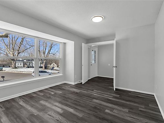 4th image of 808 NW Arlington Pl